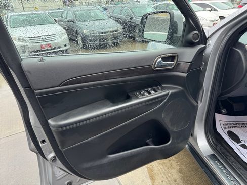 Used 2014 Jeep Grand Cherokee Laredo w/ Quick Order Package 23E AWD/4WD image 9