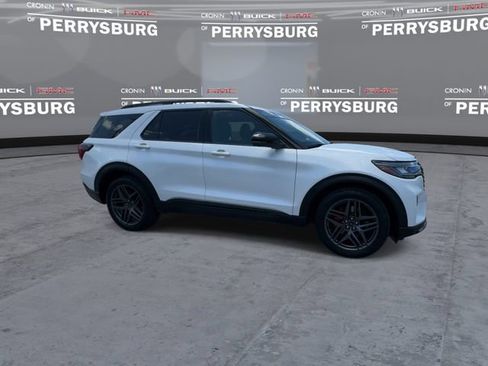 Used 2025 Ford Explorer ST AWD/4WD image 9