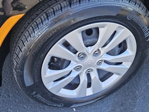 Used 2023 Kia Soul LX image 9