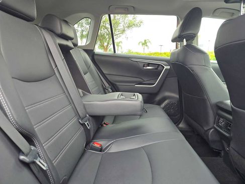 Used 2022 Toyota RAV4 XLE Premium image 12
