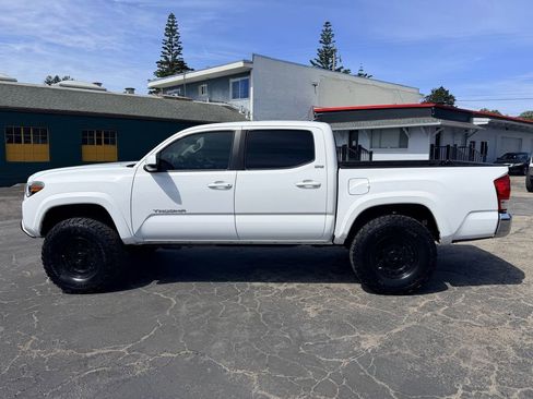 Used 2017 Toyota Tacoma SR5 AWD/4WD image 8