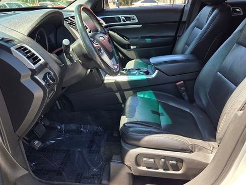 Used 2015 Ford Explorer XLT w/ Equipment Group 202B AWD/4WD image 9