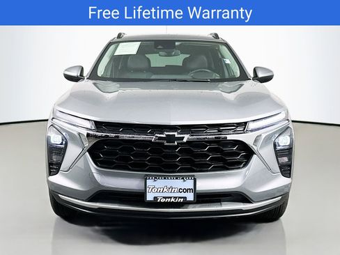 New 2025 Chevrolet Trax LT w/ Driver Confidence Package FWD image 2