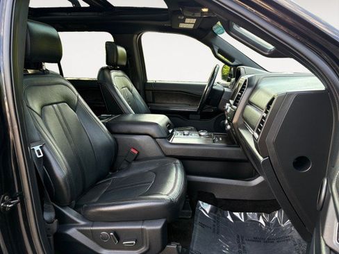 Used 2018 Ford Expedition Limited w/ Equipment Group 301A AWD/4WD image 11