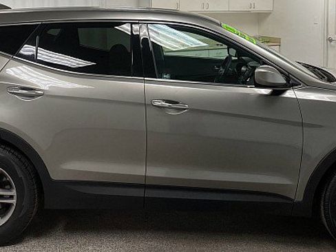 Used 2017 Hyundai Santa Fe Sport image 4