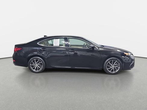 Used 2017 Lexus ES 350 w/ Luxury Package image 4