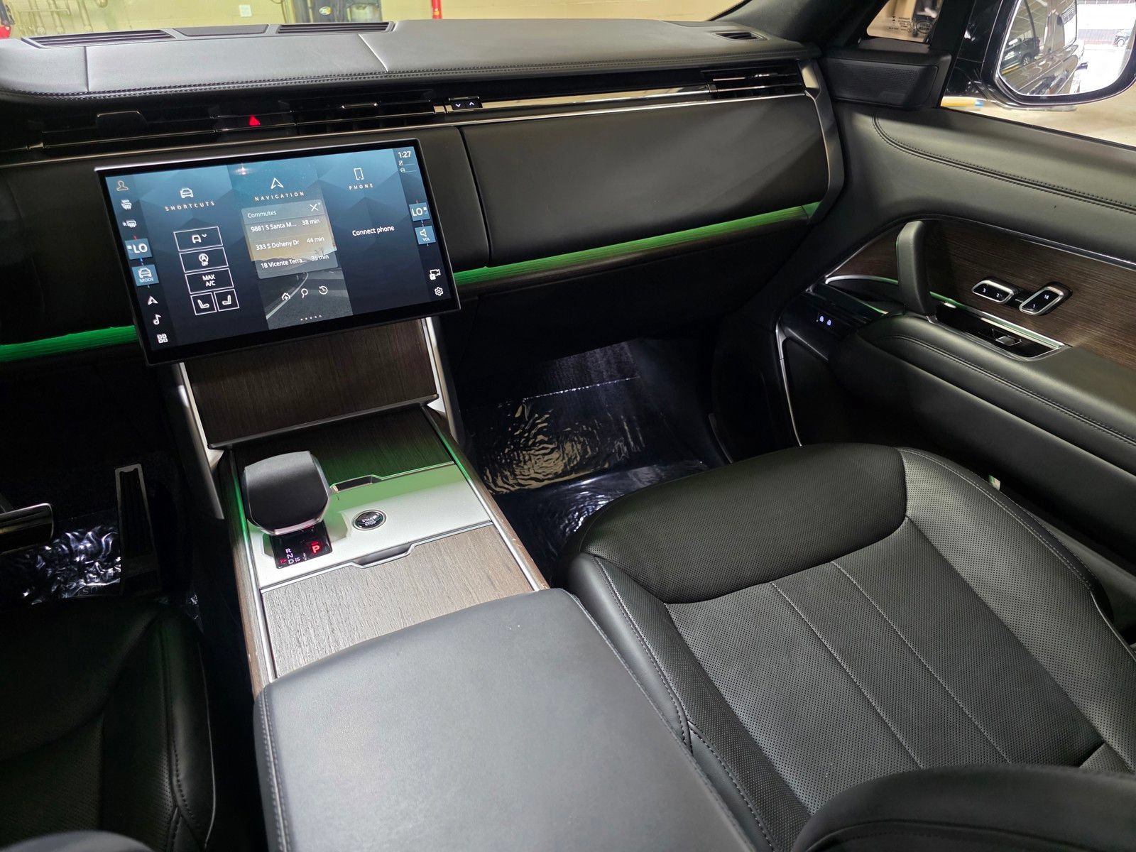 Used 2025 Land Rover Range Rover Long Wheelbase SE AWD/4WD image 18