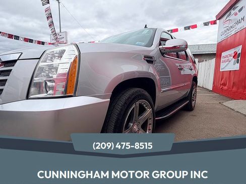 Used 2012 Cadillac Escalade Luxury AWD/4WD image 1