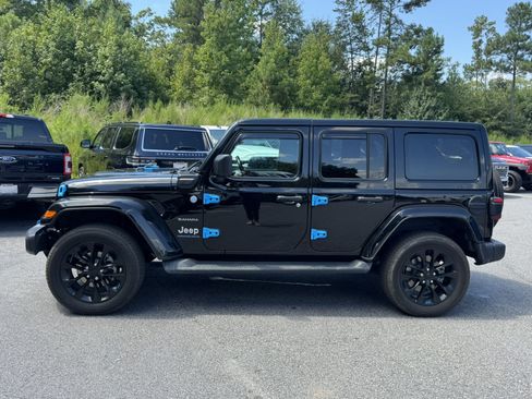 Used 2023 Jeep Wrangler Unlimited Sahara w/ Cold Weather Group AWD/4WD image 8