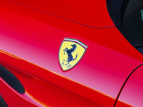 Used 2015 Ferrari California T RWD image 13
