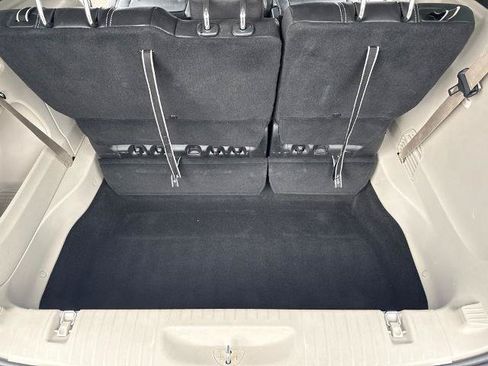 Used 2022 Chrysler Pacifica Touring-L FWD image 4