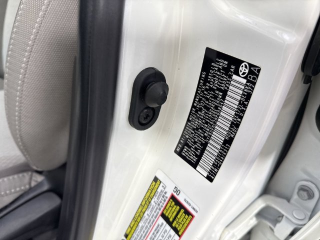 Used 2017 Toyota Corolla LE w/ Carpet Mat Package (TMS) FWD image 36