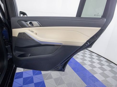 Used 2022 BMW X7 xDrive40i w/ Premium Package image 17