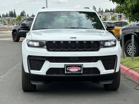 New 2026 Jeep Grand Cherokee L 4WD image 9