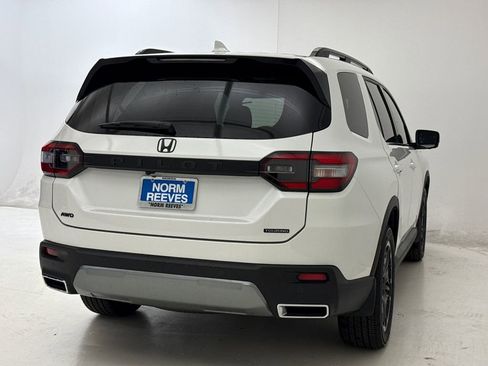 New 2026 Honda Pilot Touring image 9