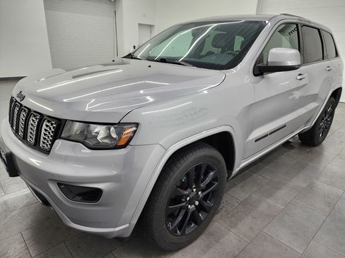 Used 2020 Jeep Grand Cherokee Altitude image 7