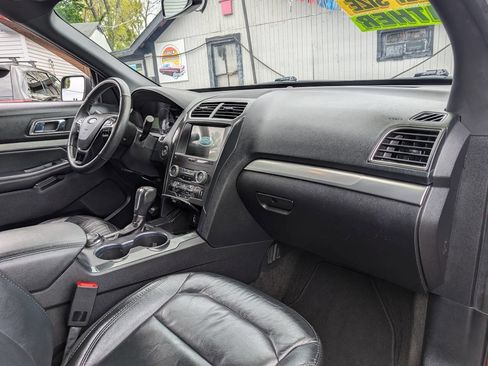 Used 2018 Ford Explorer XLT w/ Equipment Group 202A AWD/4WD image 11