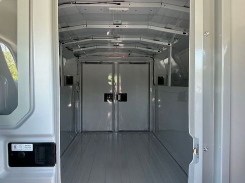 Used 2025 Chevrolet Express 3500 w/ Power Convenience Package image 28