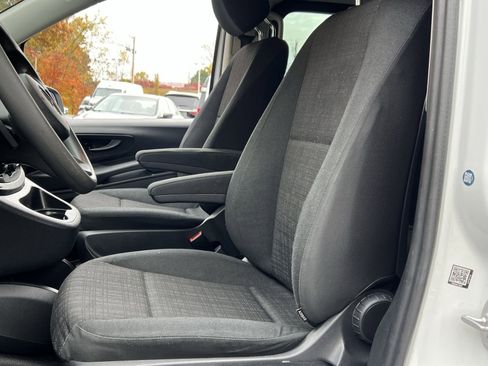 Used 2016 Mercedes-Benz Metris Passenger image 11