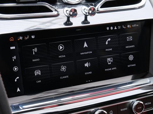 Used 2023 Bentley Bentayga image 30