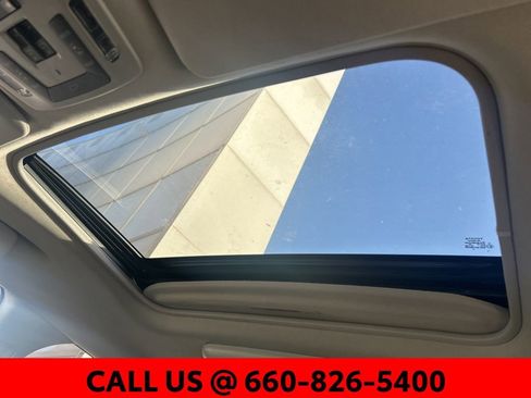 Used 2022 Toyota Sienna Limited image 23