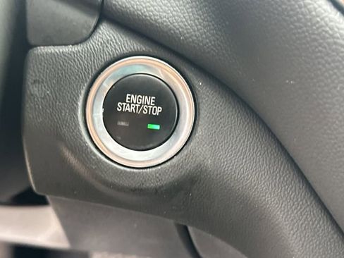 Used 2021 Chevrolet Equinox LT image 24