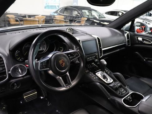 Used 2017 Porsche Cayenne S Platinum image 12