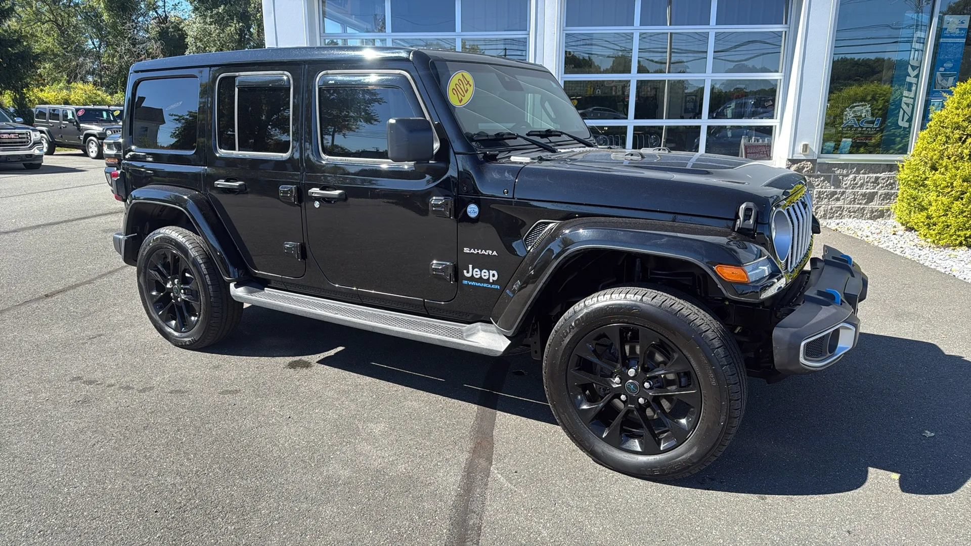 Used 2023 Jeep Wrangler Unlimited Sahara w/ Cold Weather Group AWD/4WD image 6