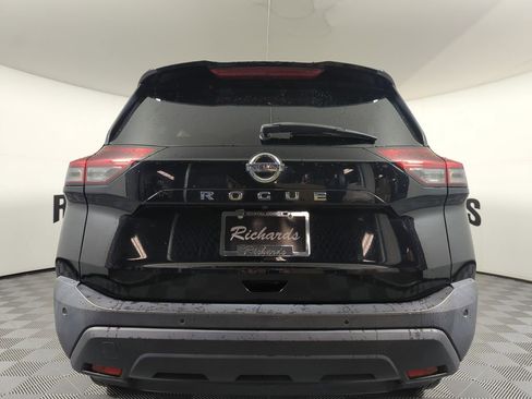 Used 2021 Nissan Rogue S image 4