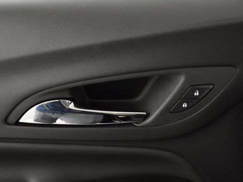 Used 2023 Chevrolet Equinox LT w/ Driver Convenience Package image 19