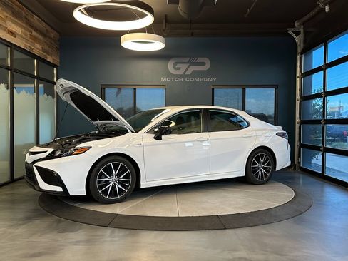 Used 2021 Toyota Camry SE FWD image 24