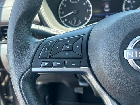 Used 2025 Nissan Sentra SV FWD image 19