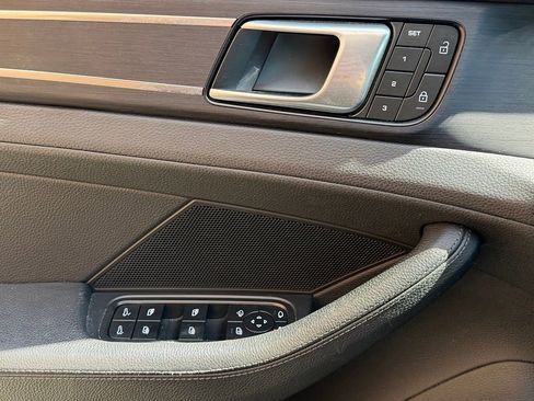 Certified 2023 Porsche Panamera 4 Platinum Edition w/ Assistance Package AWD/4WD image 17