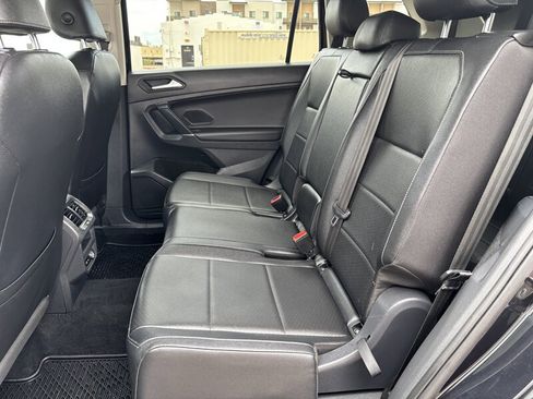 Used 2020 Volkswagen Tiguan SE image 40