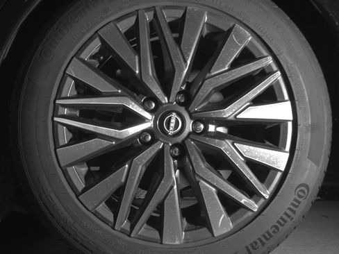Used 2025 Nissan Altima 2.5 SV FWD image 14