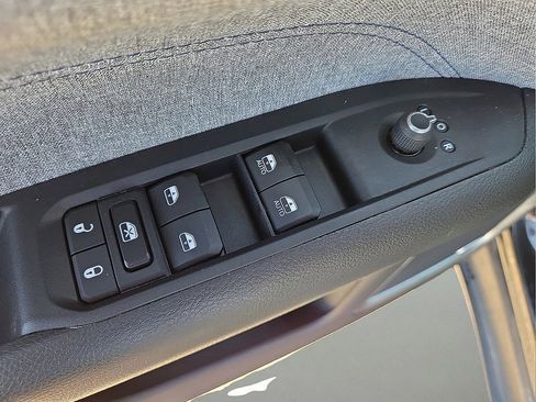 Used 2022 Jeep Compass Latitude w/ Sun and Sound Group image 22