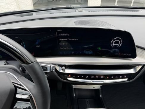 Used 2023 Cadillac Lyriq AWD image 26