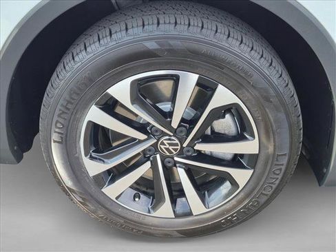 Used 2022 Volkswagen Tiguan S FWD image 22