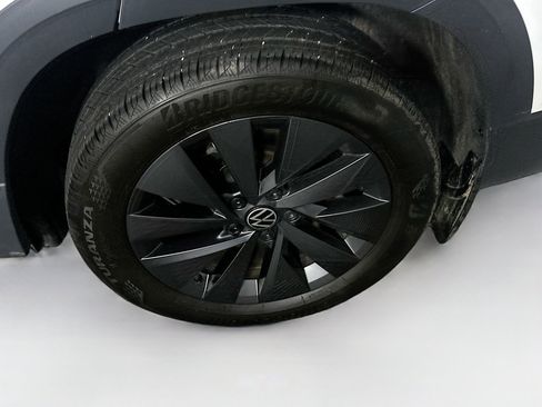 Used 2024 Volkswagen Taos S w/ MDO Package FWD image 11