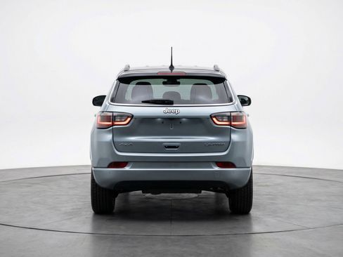 Used 2025 Jeep Compass Trailhawk image 7