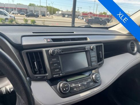 Used 2015 Toyota RAV4 XLE AWD/4WD image 9