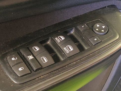 Used 2014 Jeep Cherokee Latitude w/ Comfort/Convenience Group image 27