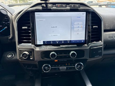 Used 2022 Ford F250 Platinum w/ FX4 Off-Road Package AWD/4WD image 17