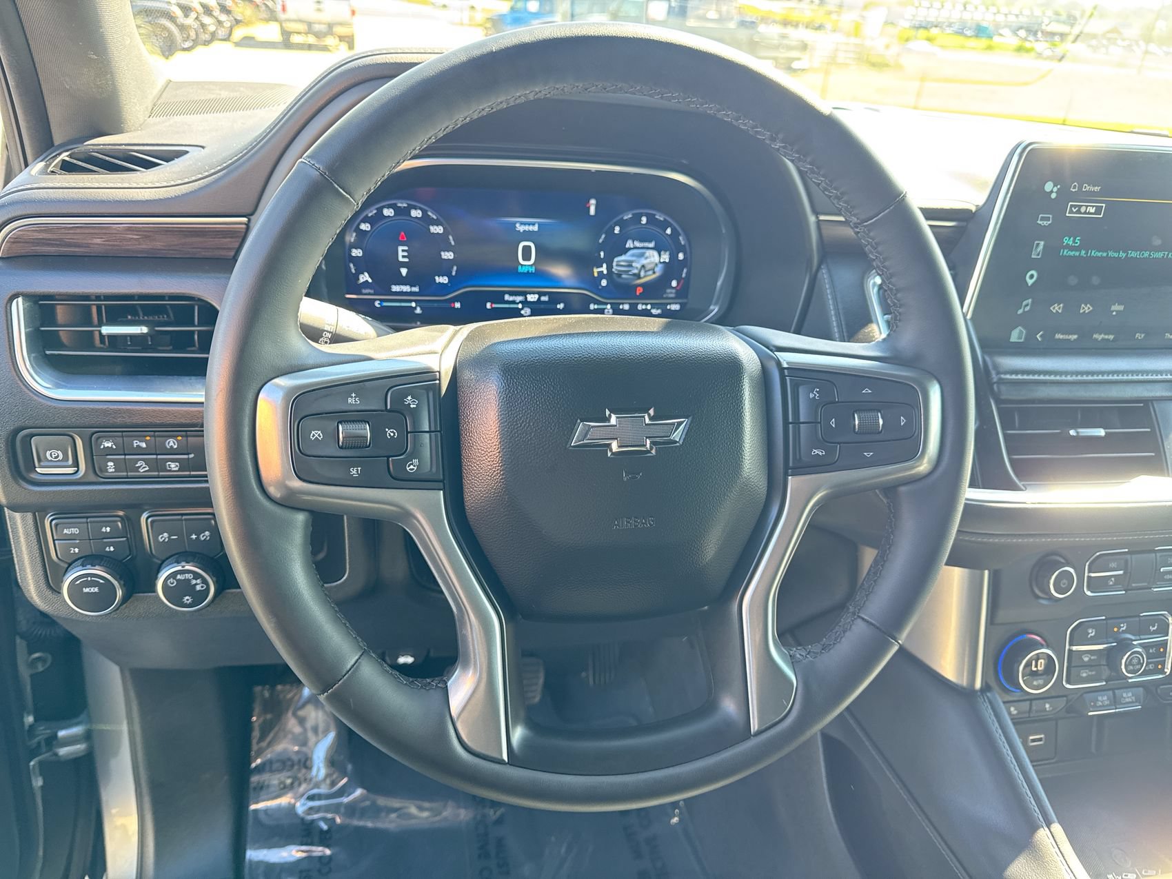 Used 2023 Chevrolet Tahoe Z71 w/ Luxury Package AWD/4WD image 14
