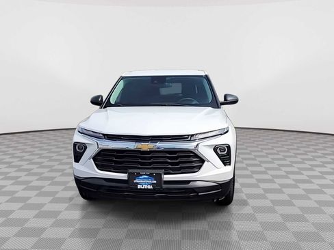 Used 2025 Chevrolet TrailBlazer LS w/ LS Convenience Package image 3