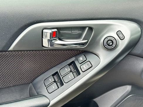 Used 2013 Kia Forte SX image 19