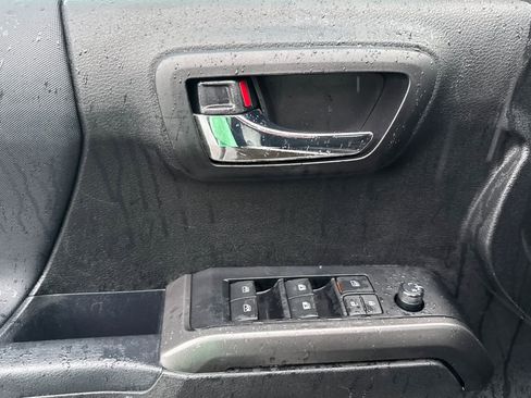 Used 2021 Toyota Tacoma TRD Off-Road w/ Technology Package image 10