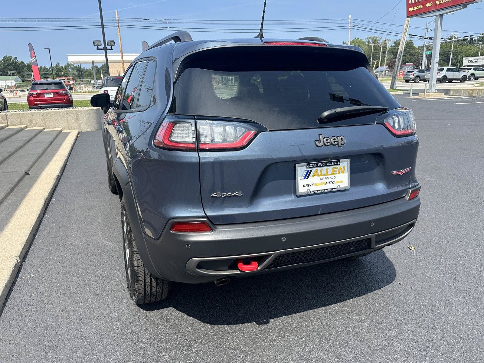 Used 2019 Jeep Cherokee Trailhawk w/ Comfort/Convenience Group AWD/4WD image 10