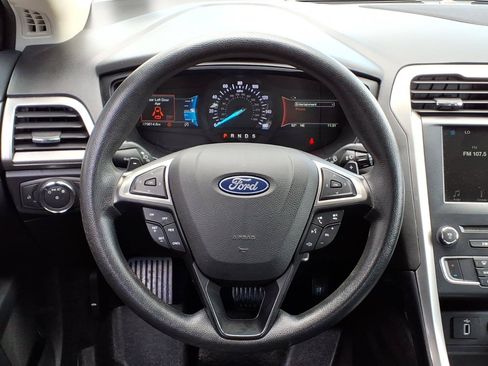 Used 2018 Ford Fusion SE w/ Fusion SE Technology Package FWD image 20