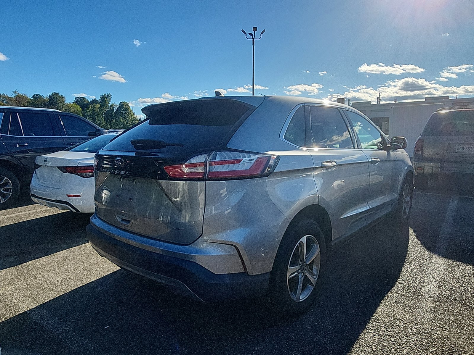 Used 2021 Ford Edge SEL w/ Convenience Package AWD/4WD image 4
